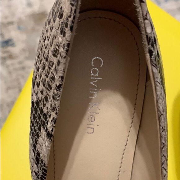 Calvin Klein Women's Snakeskin Peep Toe Heels Size 6.5 - Picture 5 of 7